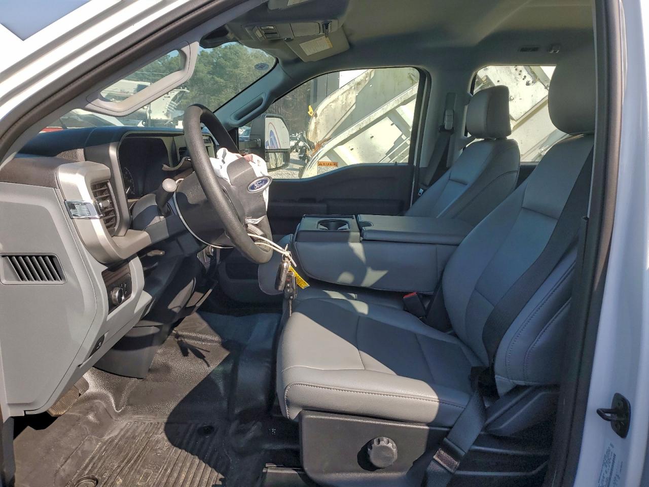 Ford F-550 Super Duty Image 7