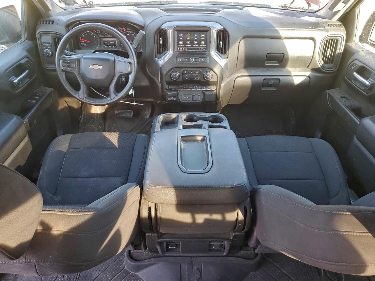 Chevrolet Silverado C1500 Custom Image 11