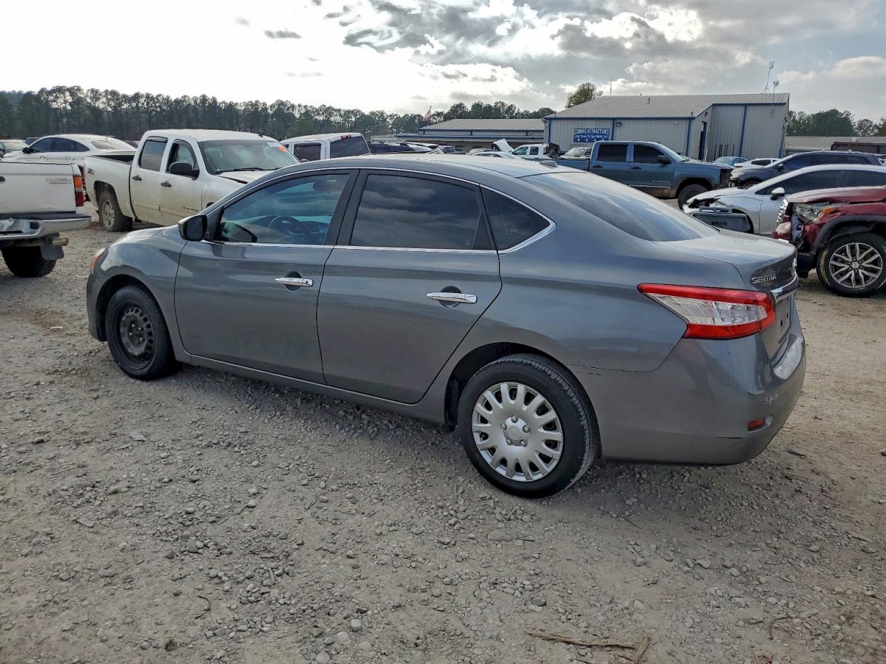 Nissan Sentra S Image 3