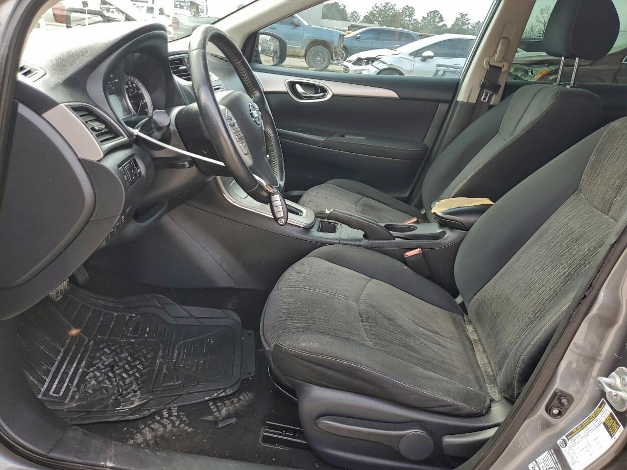 Nissan Sentra S Image 10