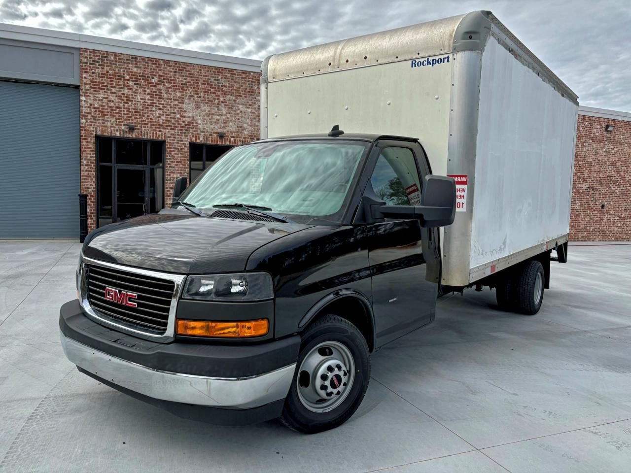 GMC Savana Cutaway G3500 Image 1