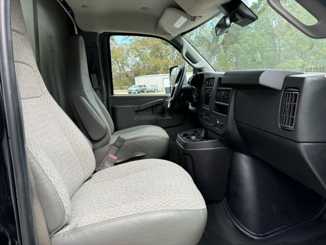 GMC Savana Cutaway G3500 Image 6