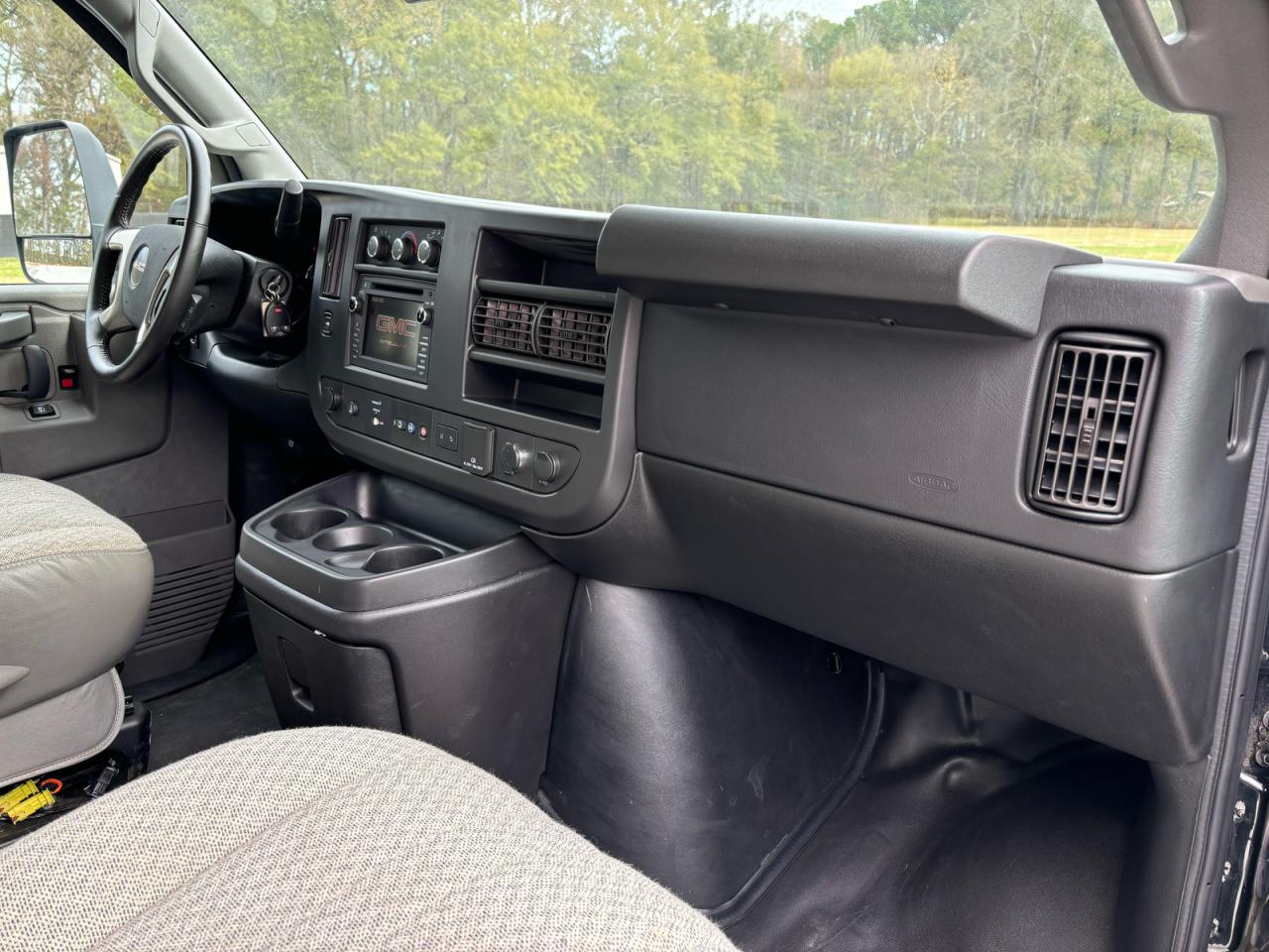 GMC Savana Cutaway G3500 Image 12