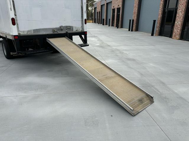 GMC Savana Cutaway G3500 Image 7