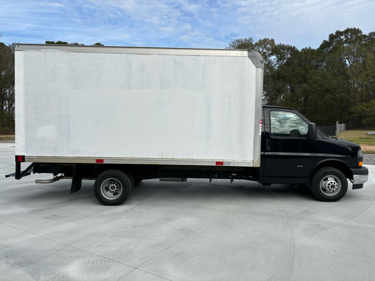 GMC Savana Cutaway G3500 Image 5