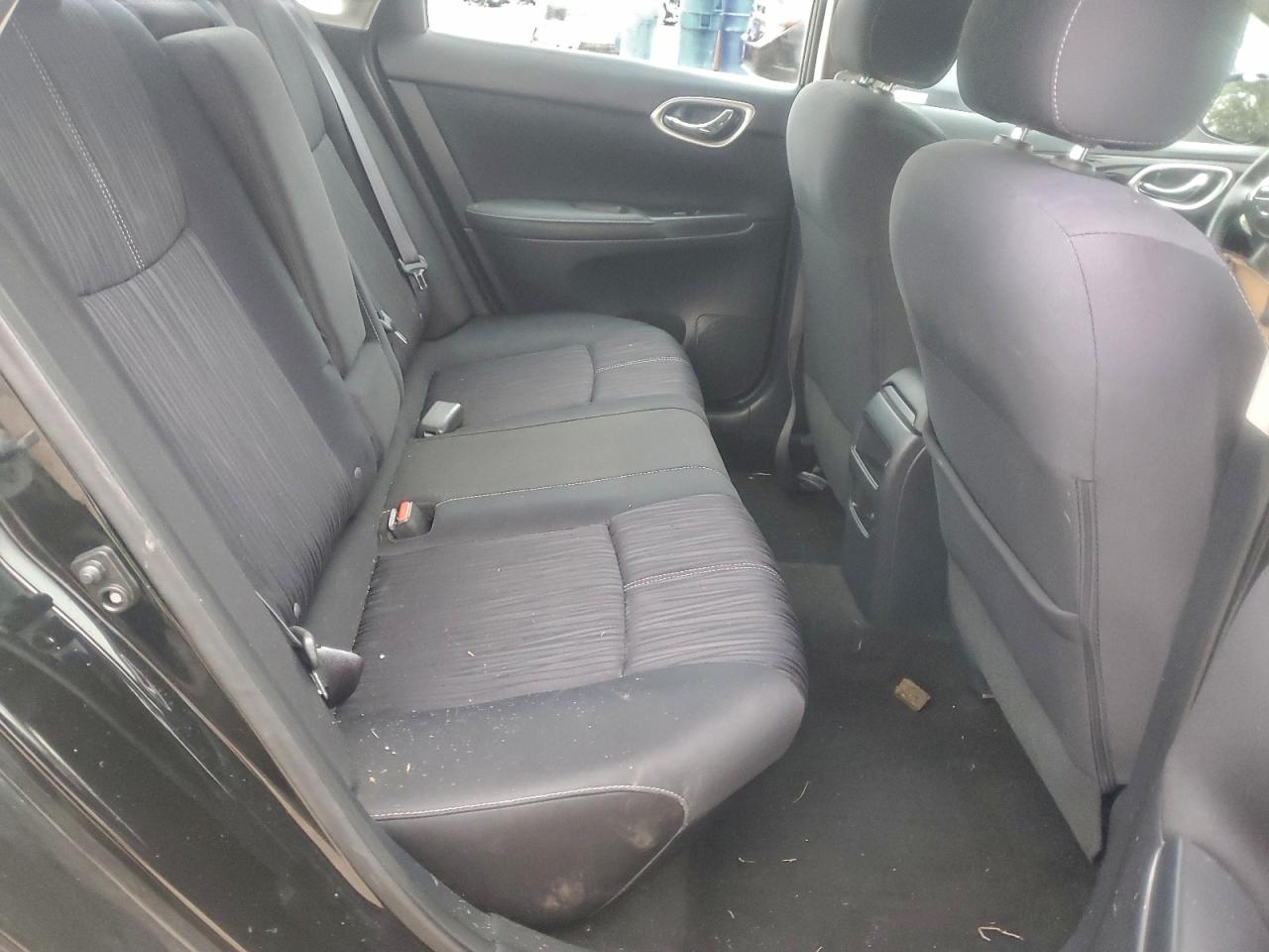 Nissan Sentra S Image 2