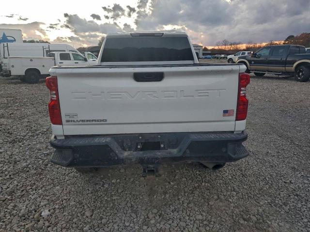 Chevrolet Silverado K2500 Heavy Duty Image 4