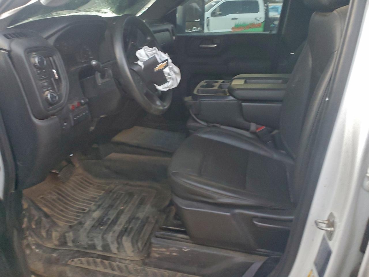 Chevrolet Silverado K2500 Heavy Duty Image 7