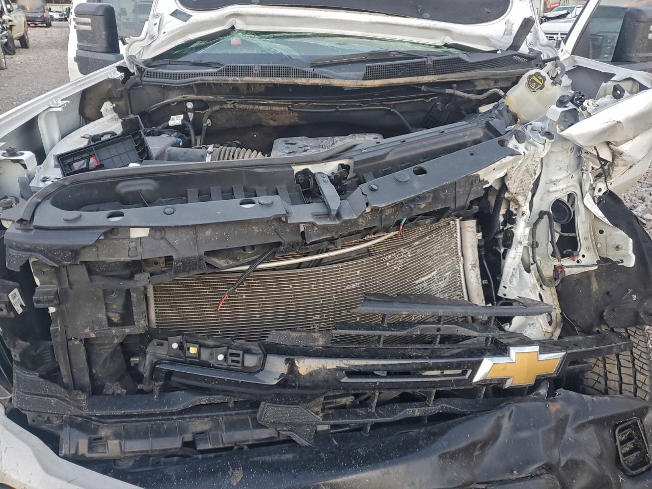 Chevrolet Silverado K2500 Heavy Duty Image 11