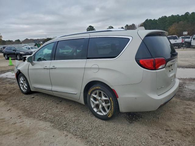 Chrysler Pacifica Touring L Plus Image 11