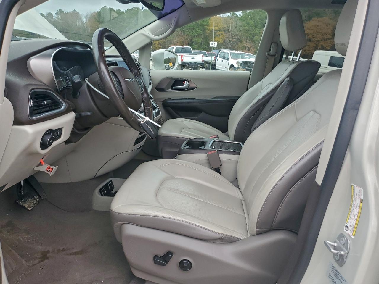 Chrysler Pacifica Touring L Plus Image 4