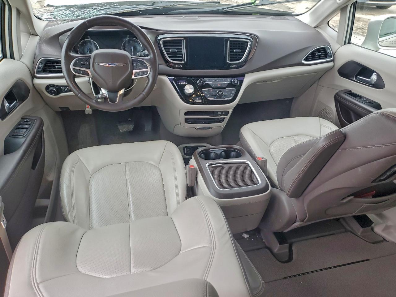 Chrysler Pacifica Touring L Plus Image 9
