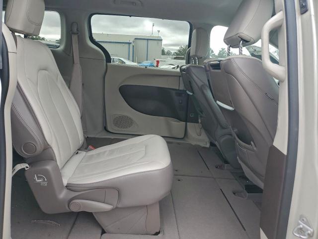 Chrysler Pacifica Touring L Plus Image 12