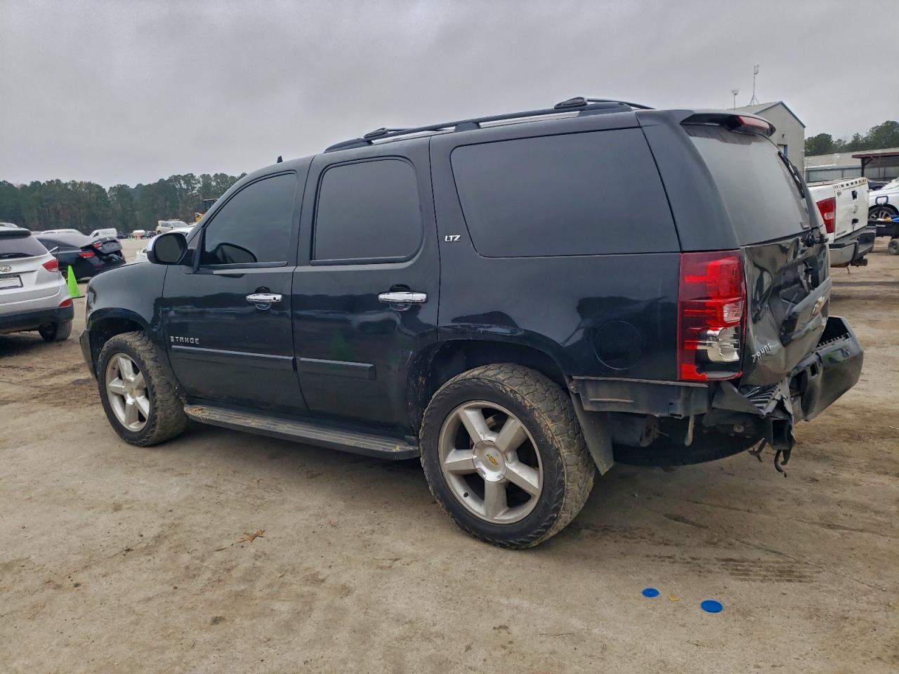 Chevrolet Tahoe C1500 Image 2