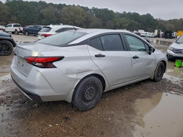 Nissan Versa S Image 8