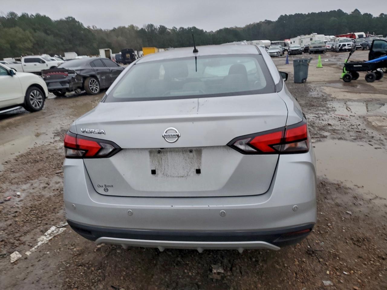 Nissan Versa S Image 2