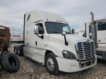  Salvage Freightliner Cascadia 1