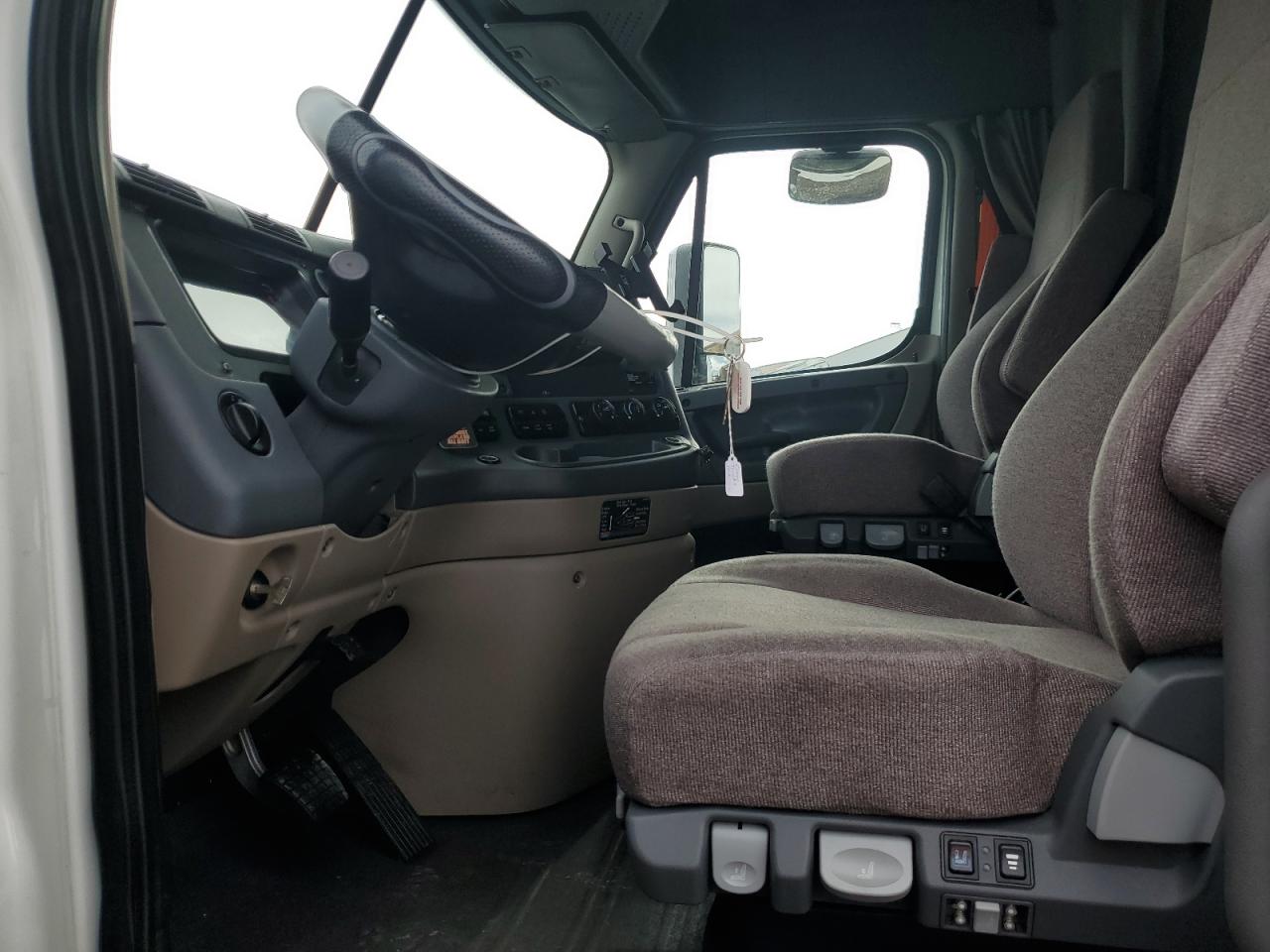 Freightliner Cascadia 1 Image 5