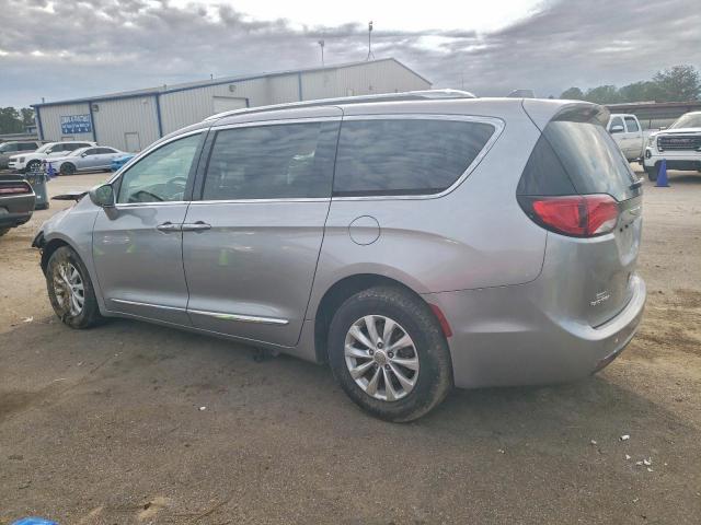 Chrysler Pacifica Touring L Image 2