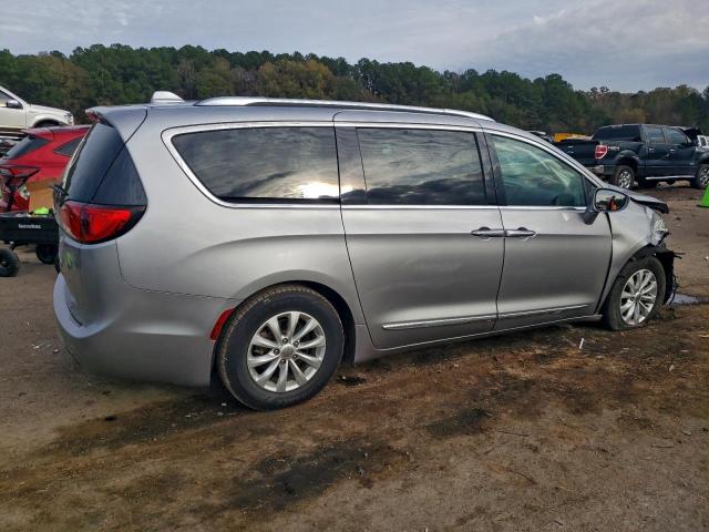 Chrysler Pacifica Touring L Image 9