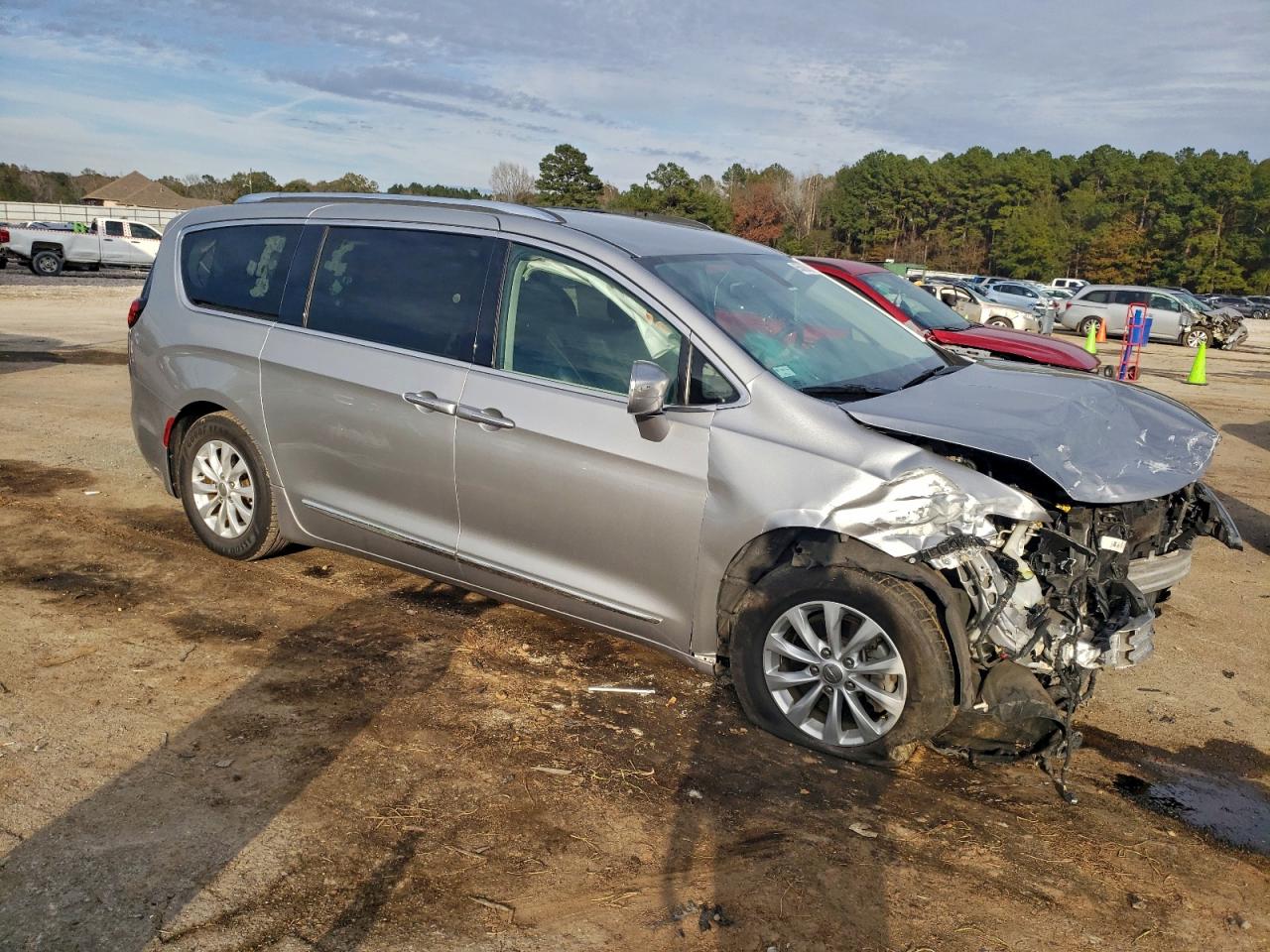 Chrysler Pacifica Touring L Image 10