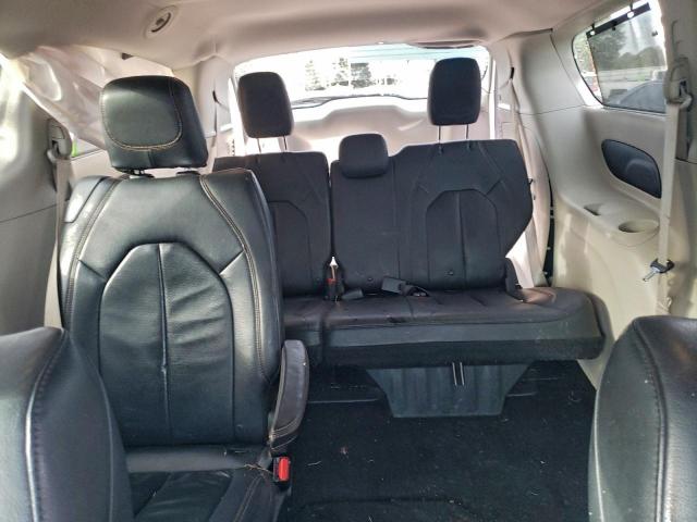 Chrysler Pacifica Touring L Image 12