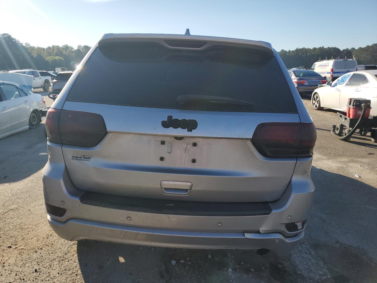 Jeep Grand Cherokee Laredo Image 3