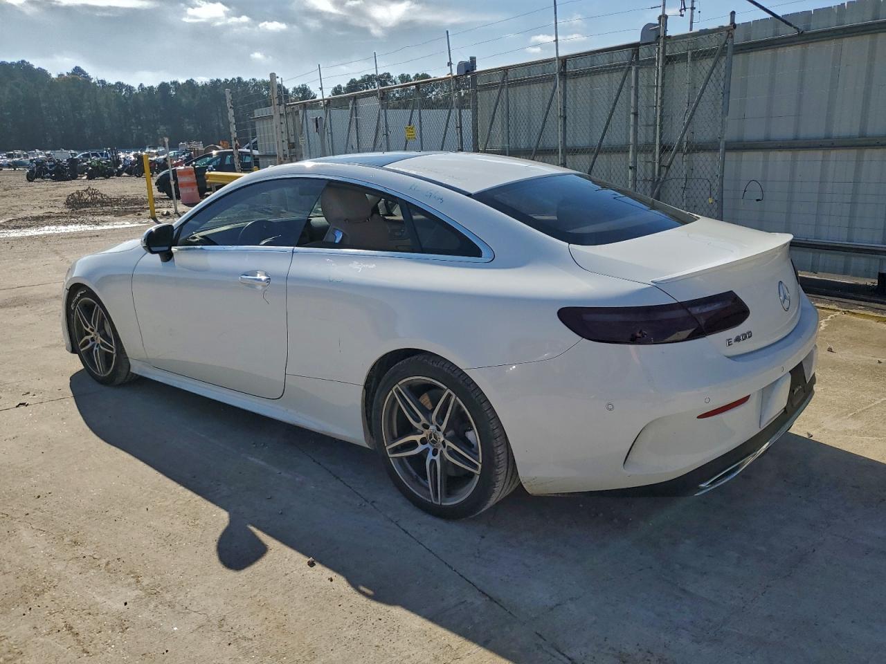 Mercedes-Benz E-Class 400 Image 3