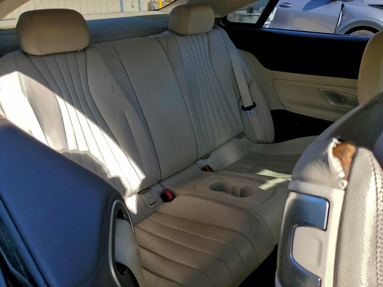 Mercedes-Benz E-Class 400 Image 8