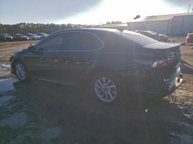 Toyota Camry Le Image 3