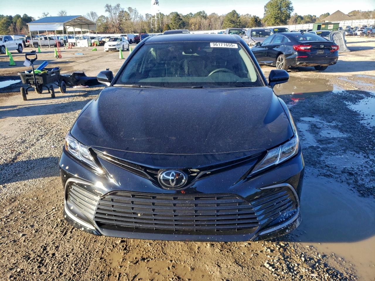 Toyota Camry Le Image 13