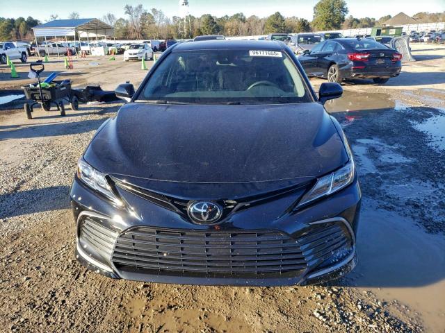 Toyota Camry Le Image 13