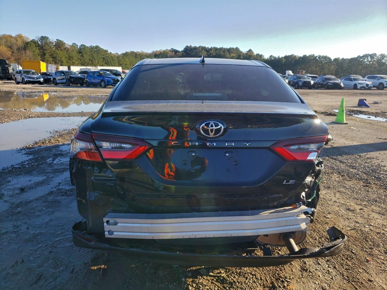 Toyota Camry Le Image 7