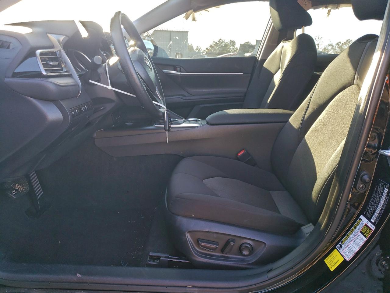 Toyota Camry Le Image 4