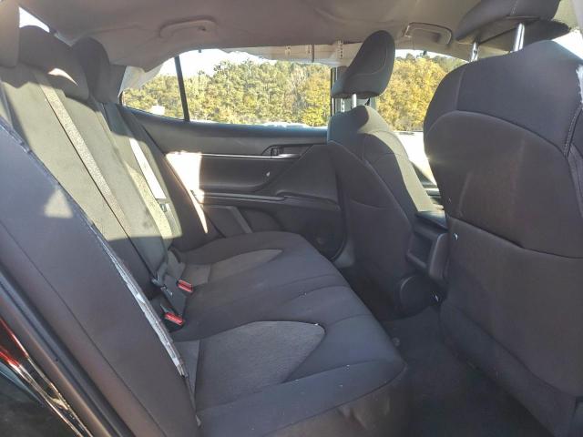 Toyota Camry Le Image 11