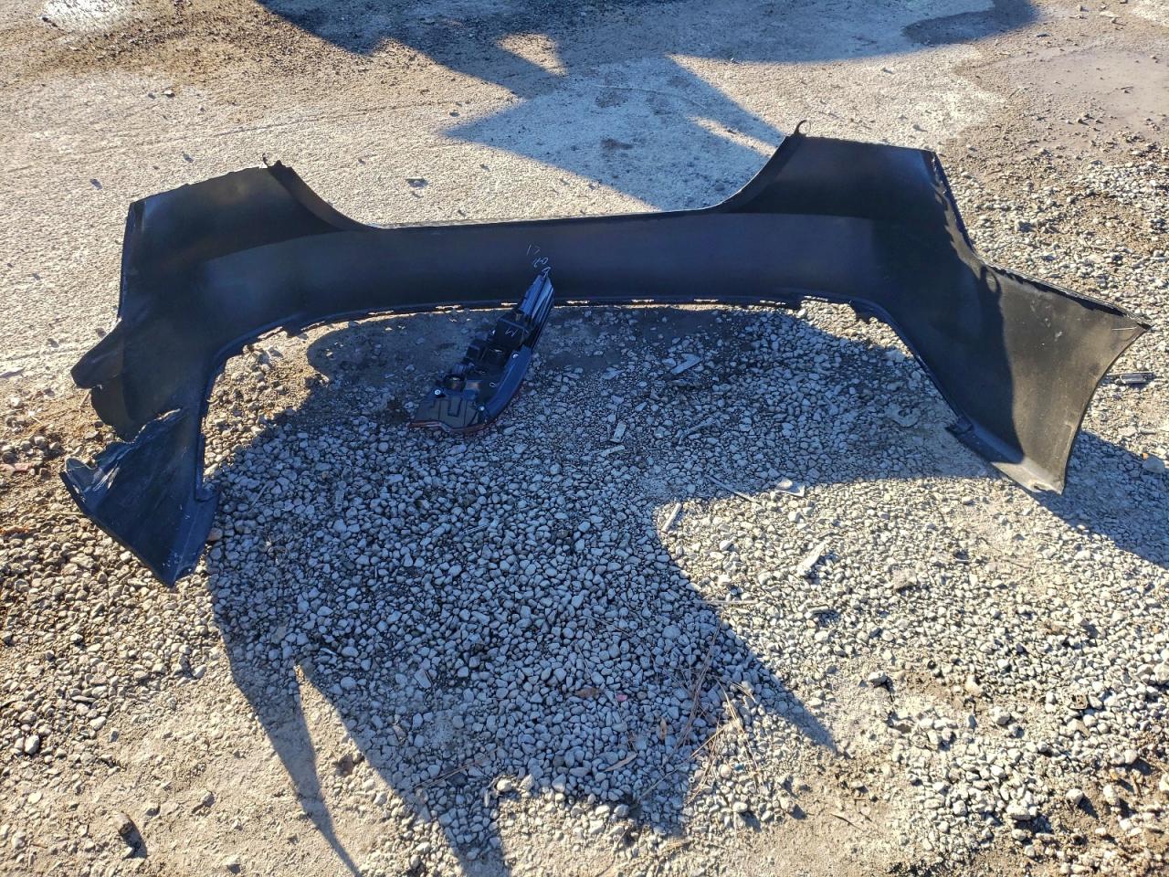 Toyota Camry Le Image 6