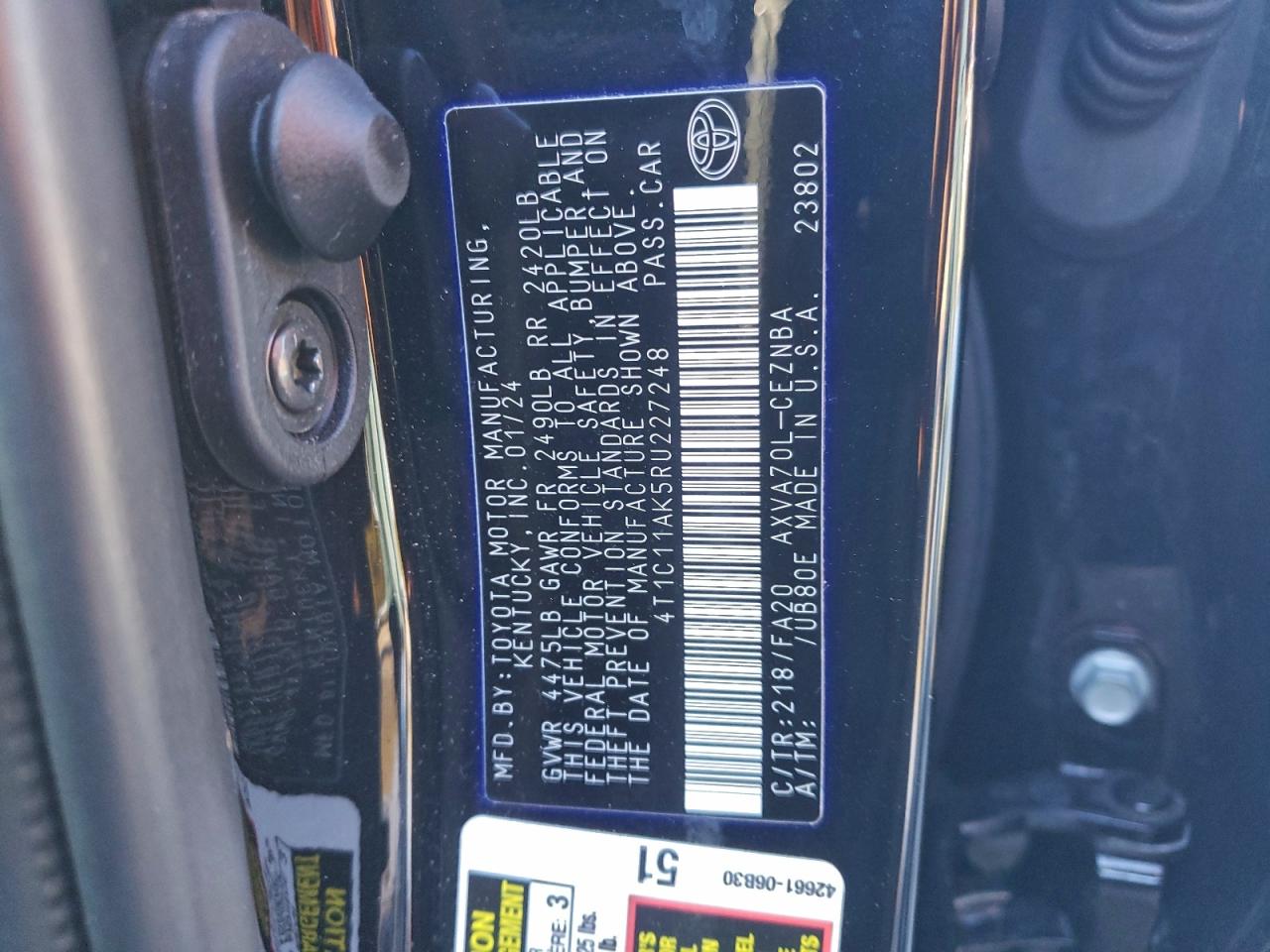 Toyota Camry Le Image 10