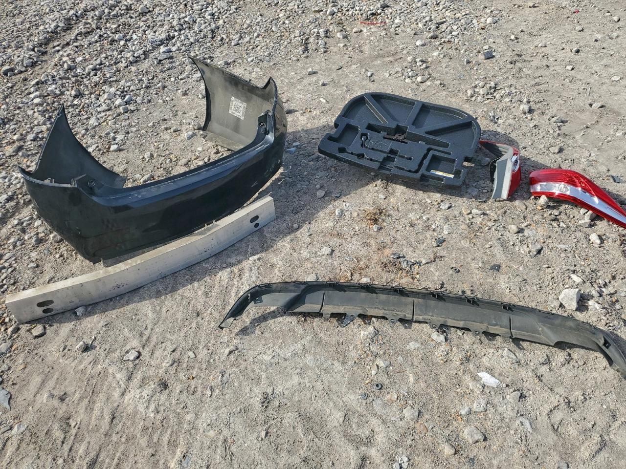 Toyota Camry Le Image 6