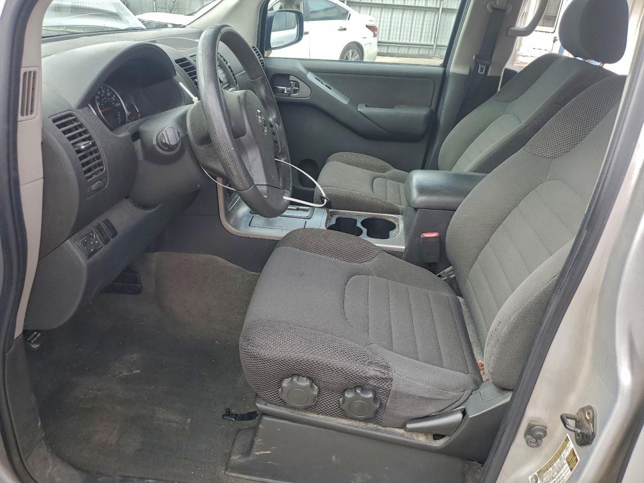 Nissan Pathfinder S Image 3
