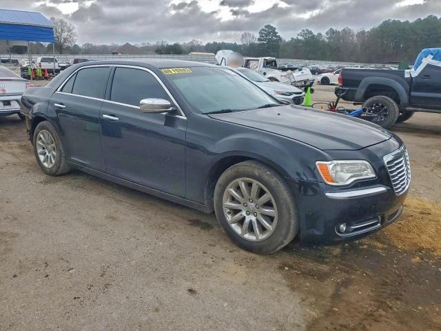 Chrysler 300 Limited Image 9
