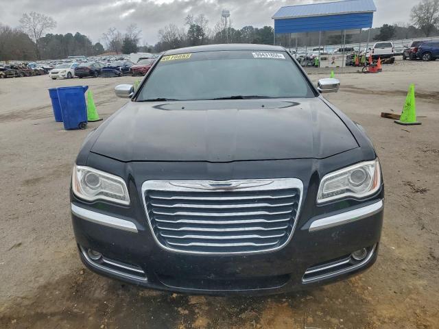 Chrysler 300 Limited Image 4