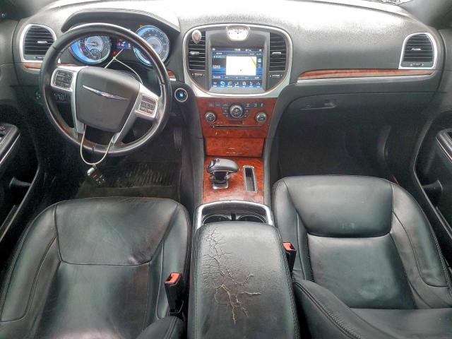 Chrysler 300 Limited Image 3