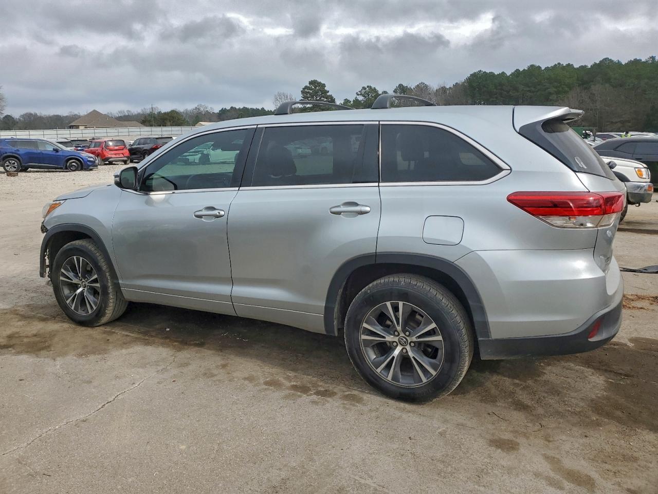 Toyota Highlander Le Image 3