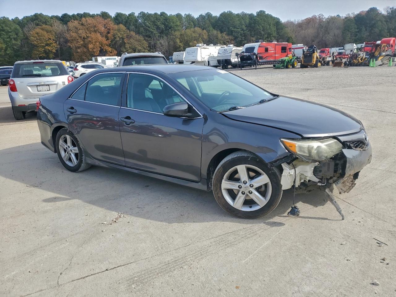 Toyota Camry L Image 2