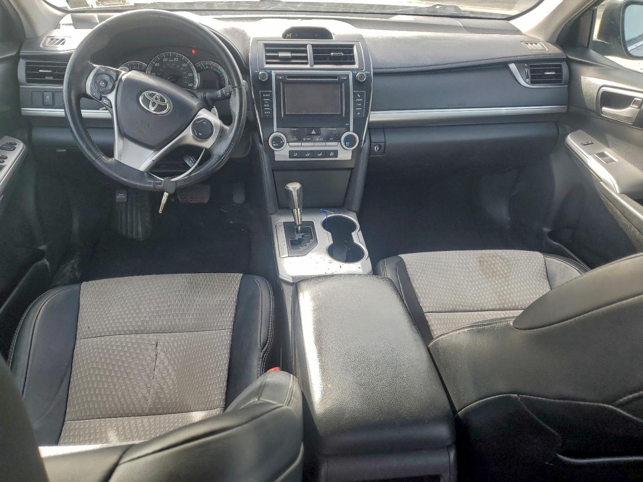 Toyota Camry L Image 5