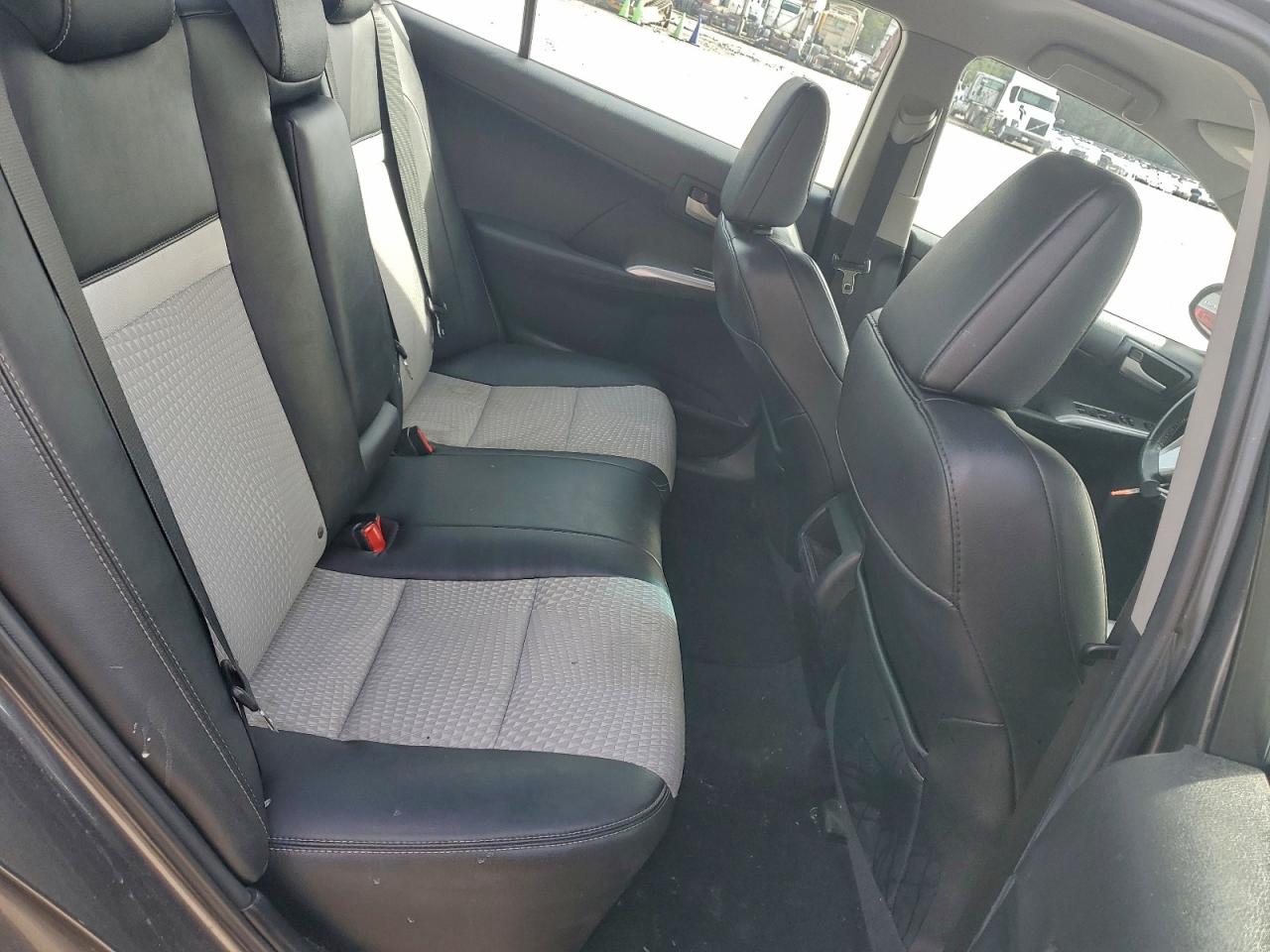 Toyota Camry L Image 9