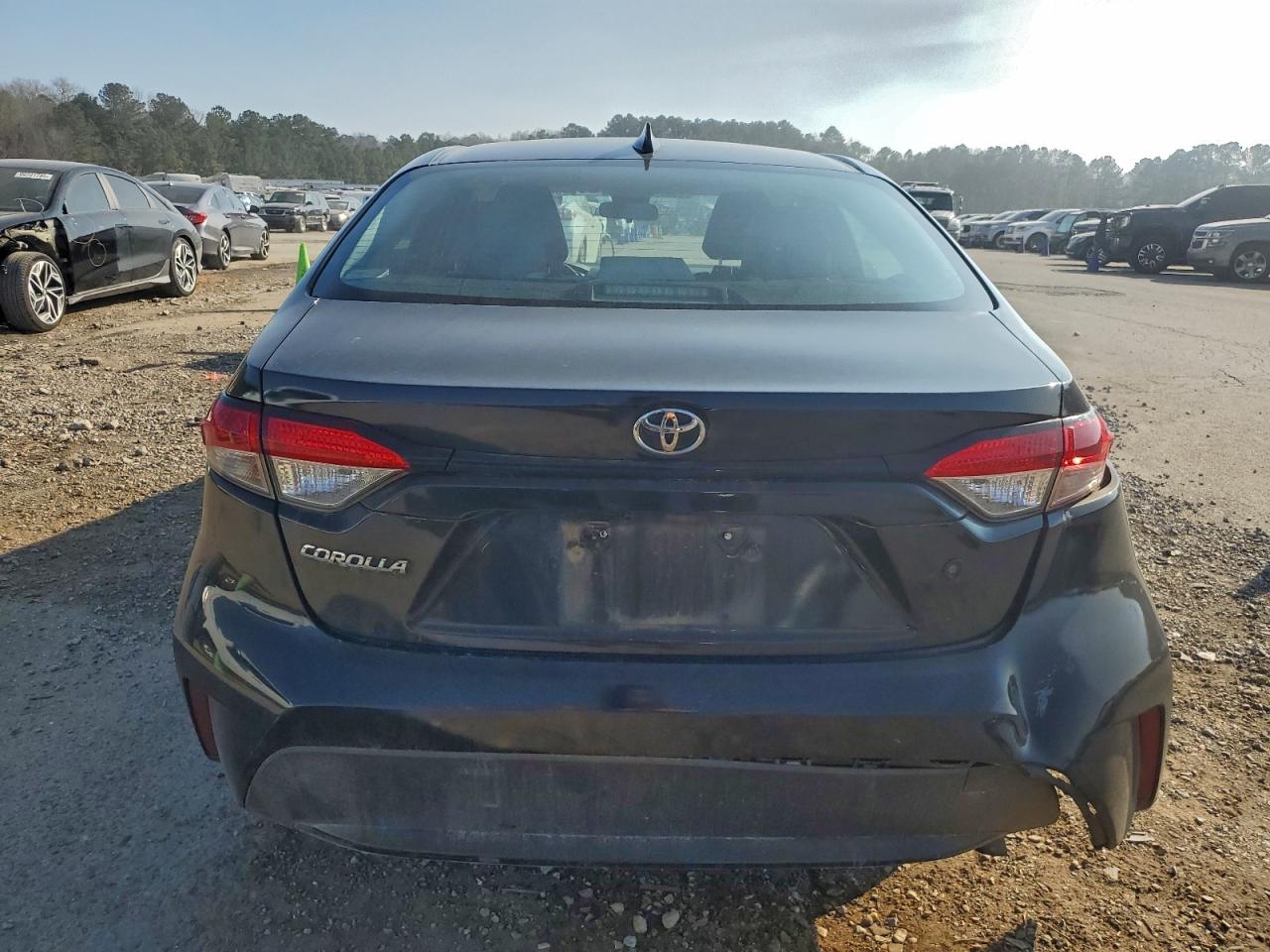 Toyota Corolla L Image 6