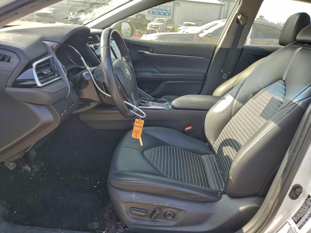 Toyota Camry L Image 7